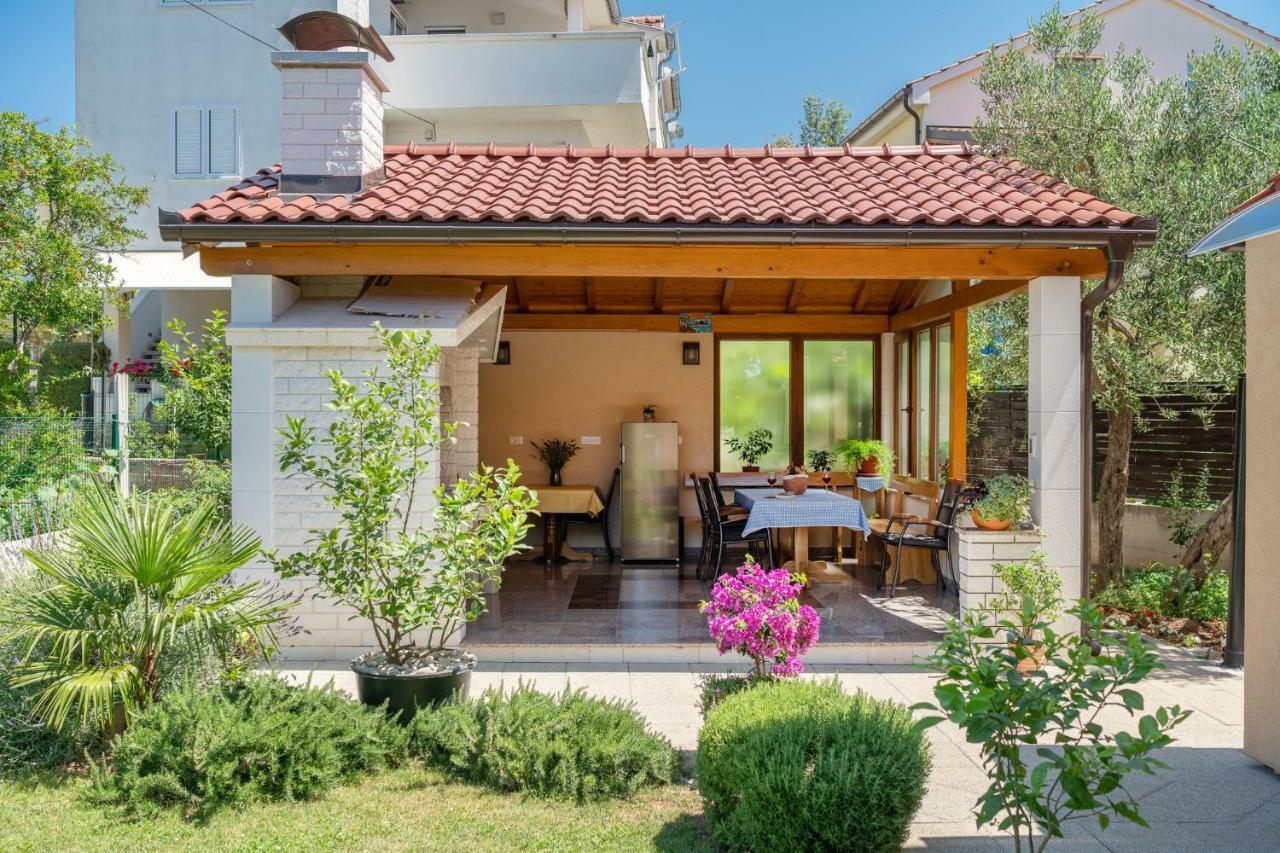 Iva Apartmani Vodice Exterior foto